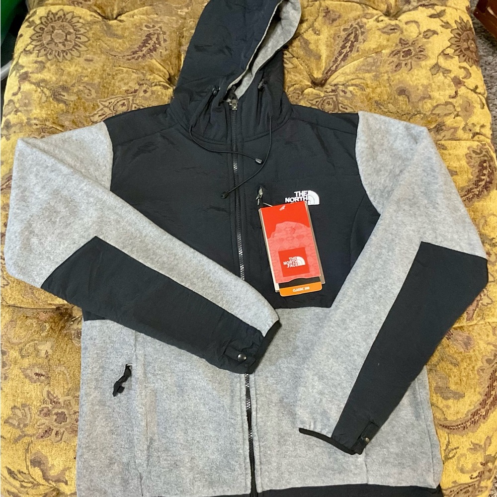 The North Face NWT Unisex Womens Large Denali 300 hooded ZipUp Black Jacket/Coat